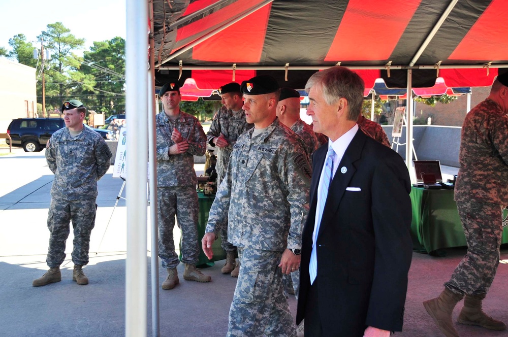 Secretary of the Army visits Special Operations and 3rd Special Forces Group (A)