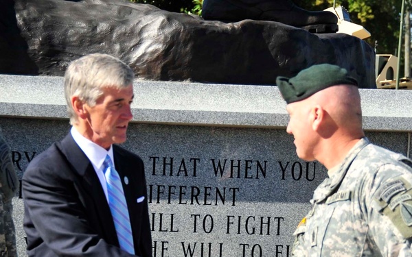 Secretary of the Army visits 3rd Special Forces Group (A)