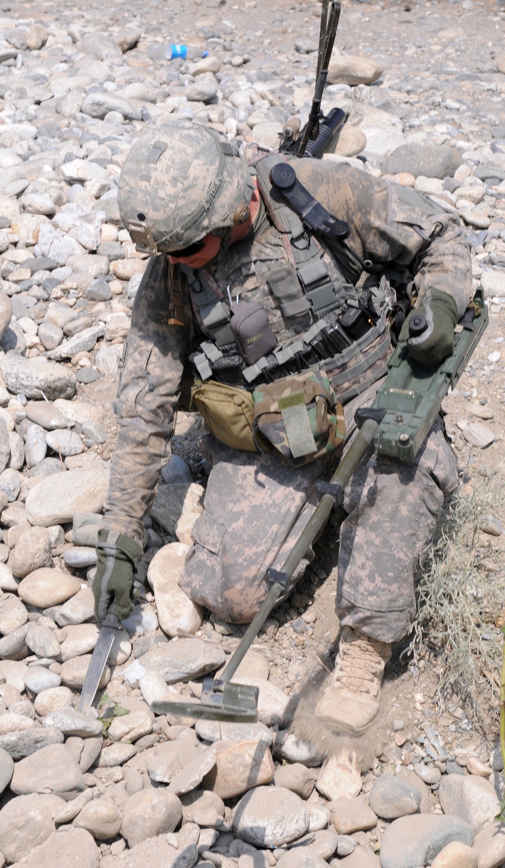 Soldiers on hunt for hidden enemy