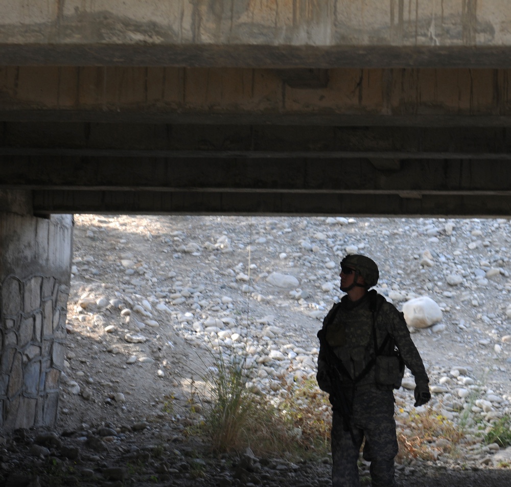 Soldiers on hunt for hidden enemy