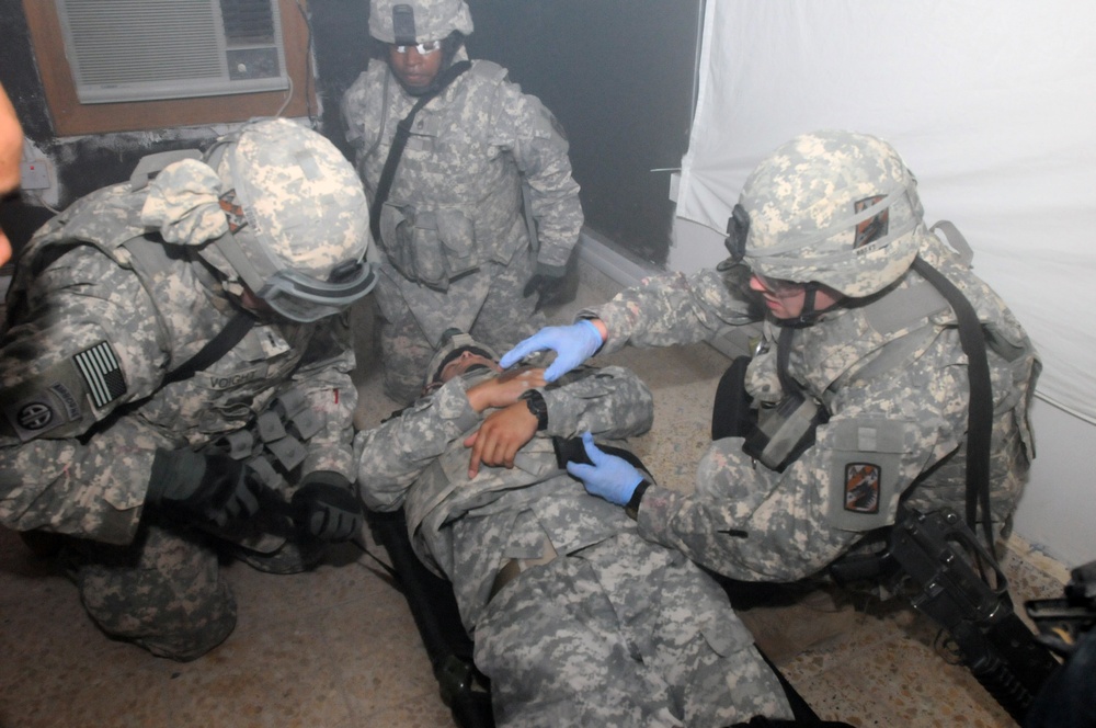 Medics teach realistic combat lifesaver training