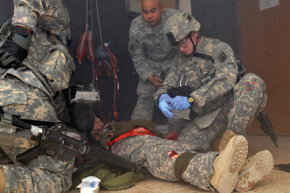 Medics teach realistic combat lifesaver training