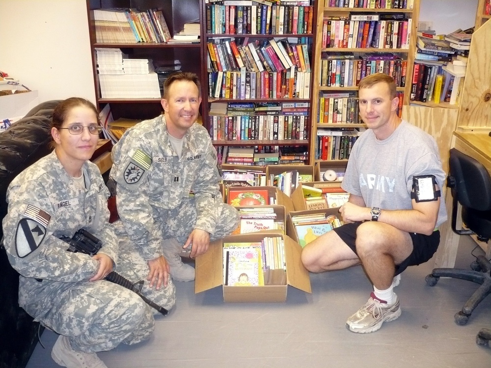 Soldiers organize United Through Reading Program