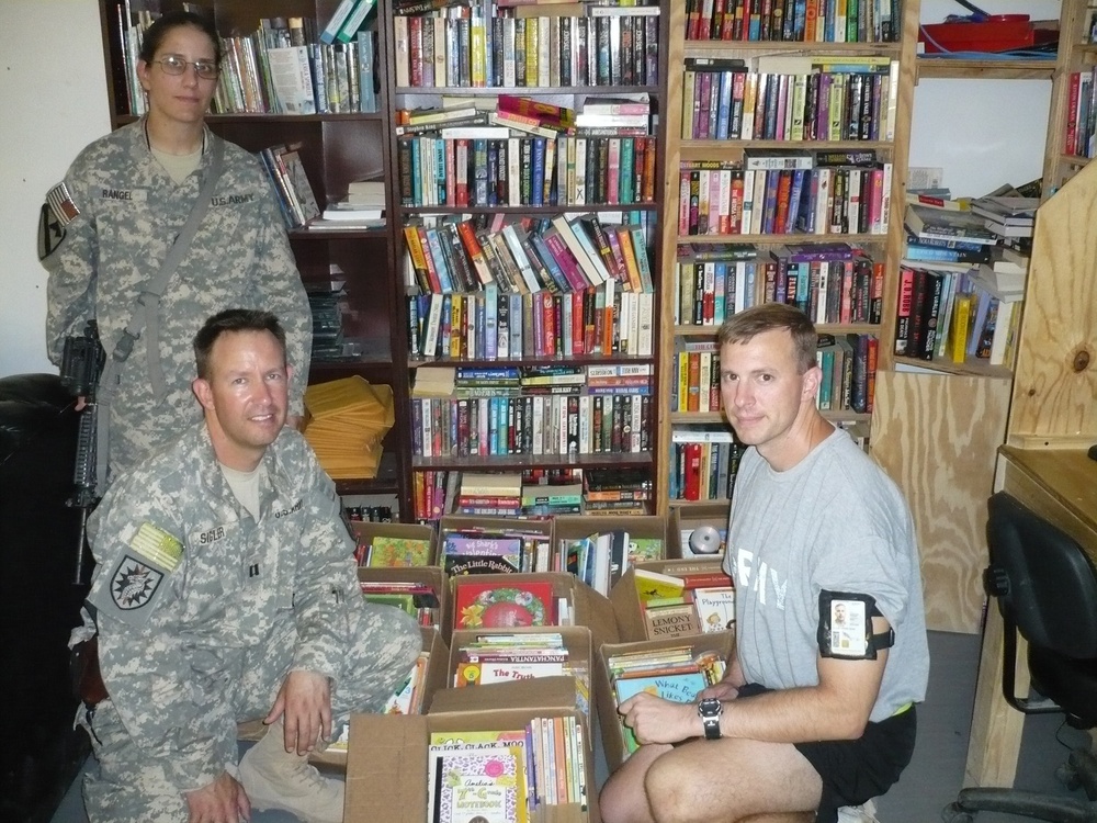 Soldiers organize United Through Reading Program