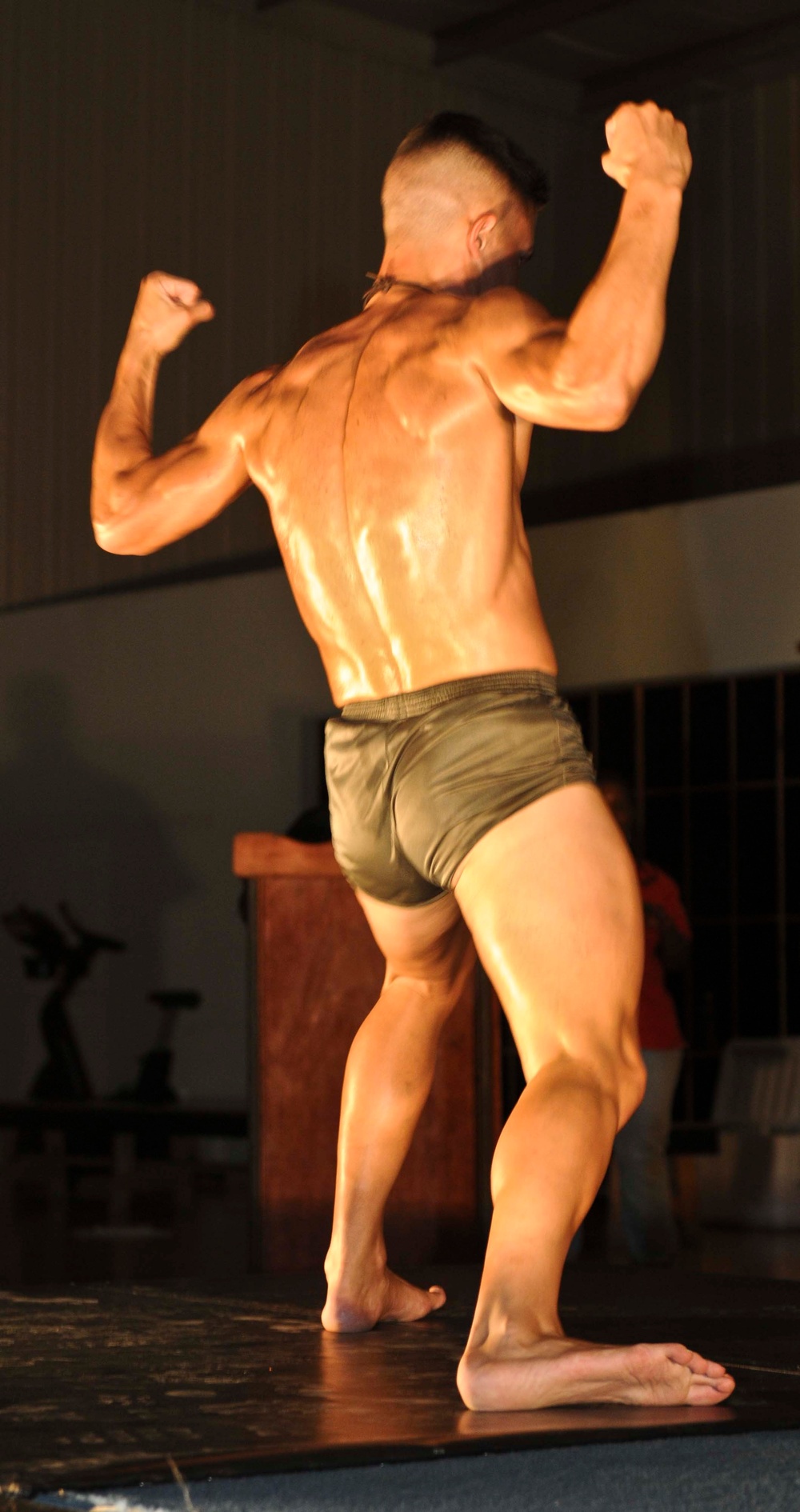 1st Armd. Div. Soldiers compete in MWR hardbody competition