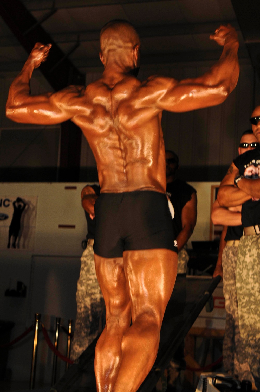 1st Armd. Div. Soldiers compete in MWR hardbody competition