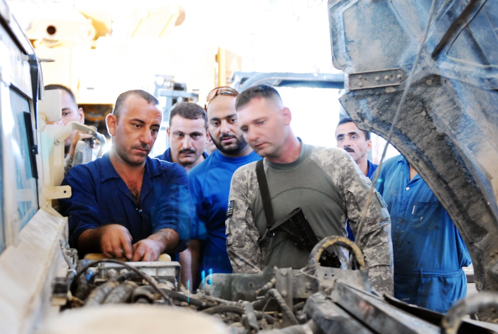 USD-C Soldiers train Iraqi mechanics