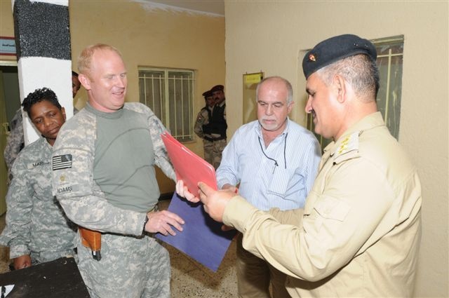 US transfers border outpost to Iraqis