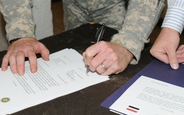 US transfers border outpost to Iraqis