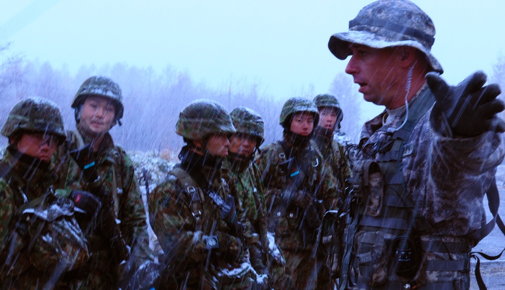 Missouri National Guard Exchanges Tactics with Japanese Soldiers