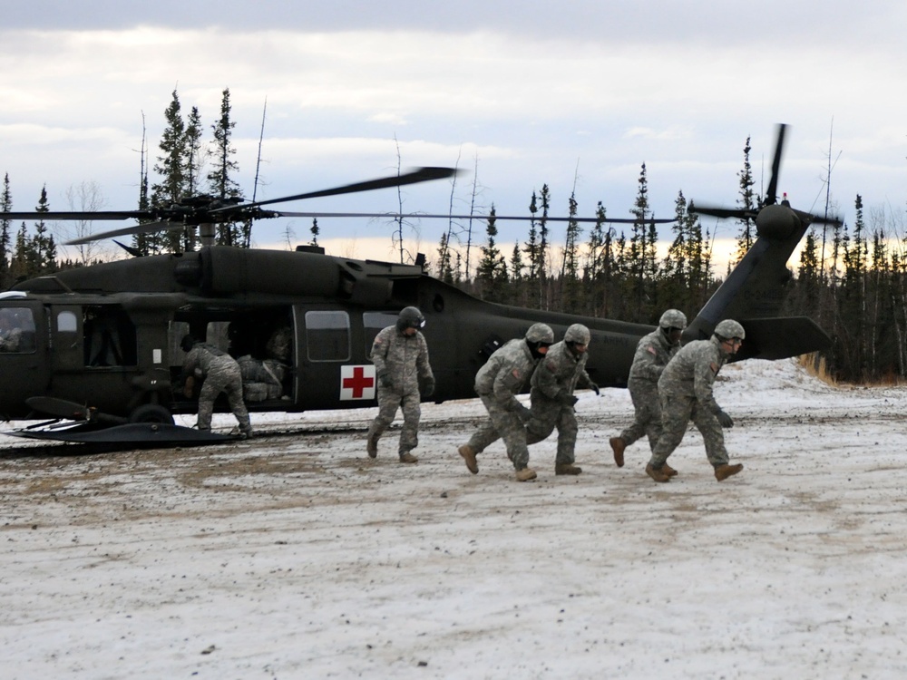 25th ID soldiers conduct medevac exercise