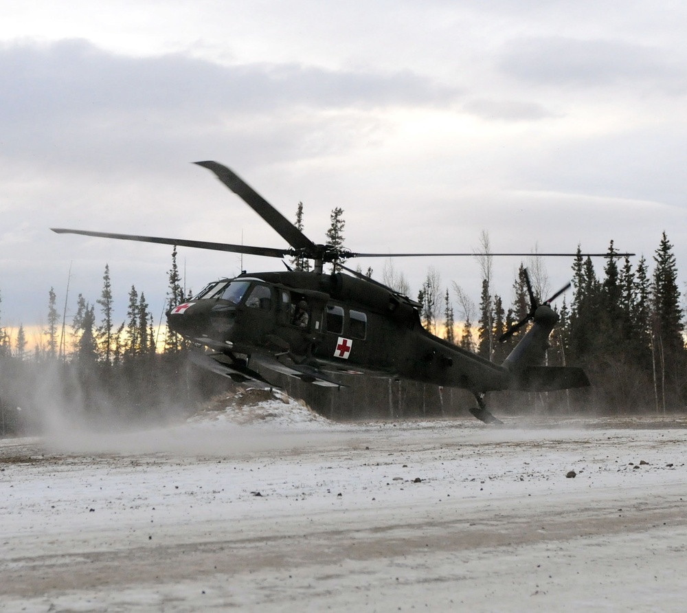 25th ID soldiers conduct medevac exercise