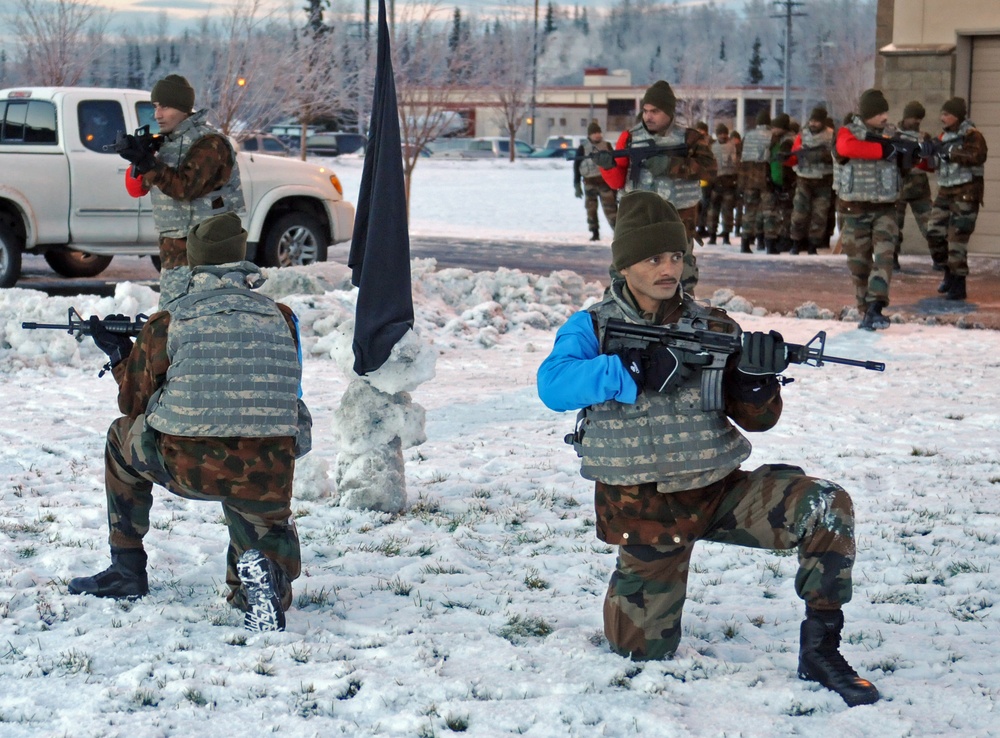 Indian, U.S. Soldiers combine raid strategies during Yudh Abhyas 2010
