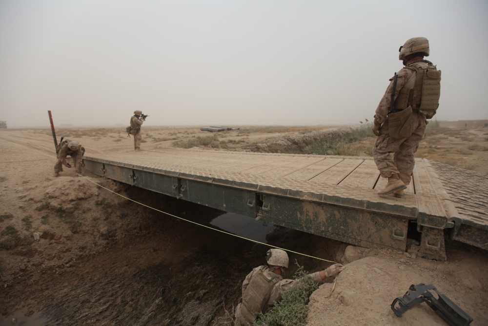 Bridge Marines gather valuable information during recon mission