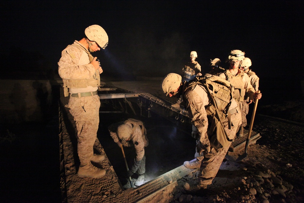 Marine engineers replace bridge for Marjah residents, coalition forces