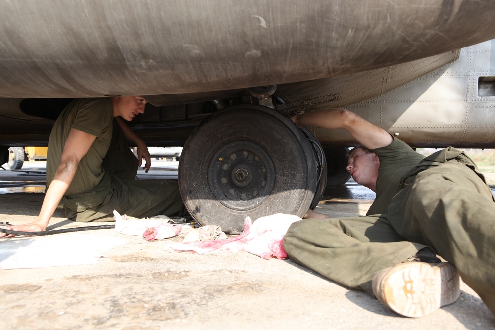 26th MEU Maintenance of Super Stallion Helicopter