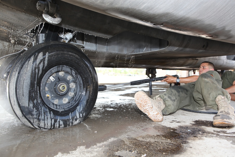 26th MEU Maintenance of Super Stallion Helicopter