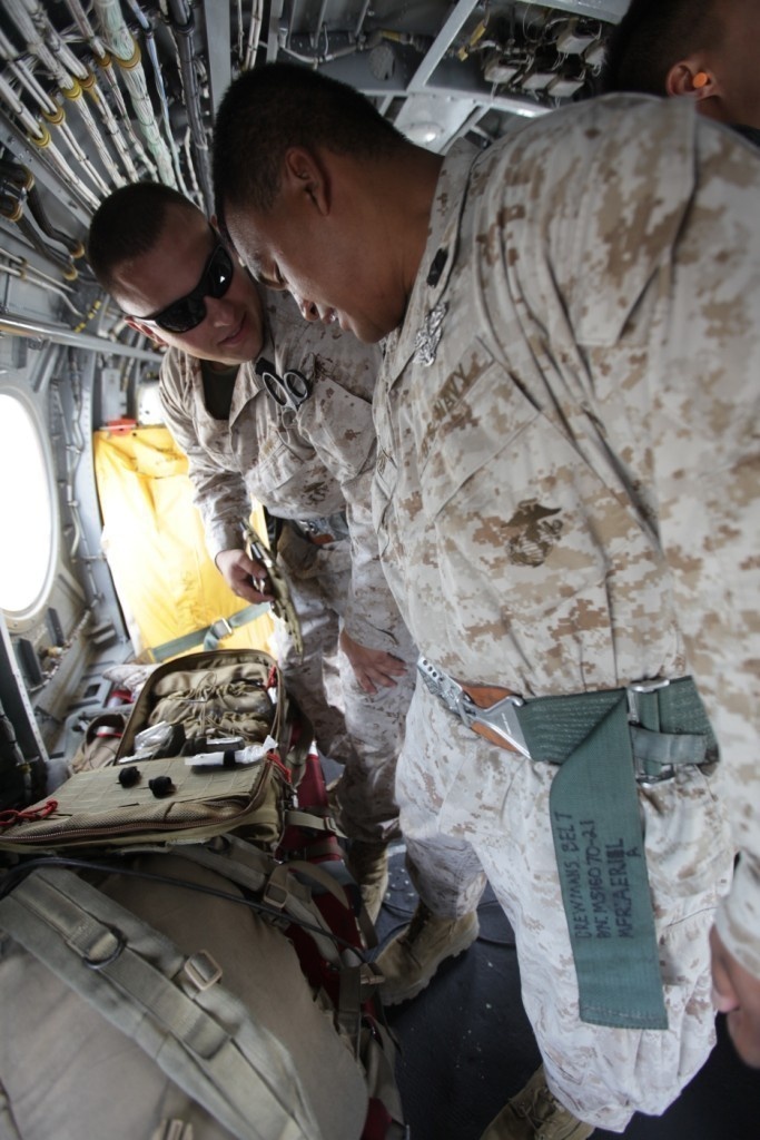 13th MEU Corpsmen train to care for Marines in flight