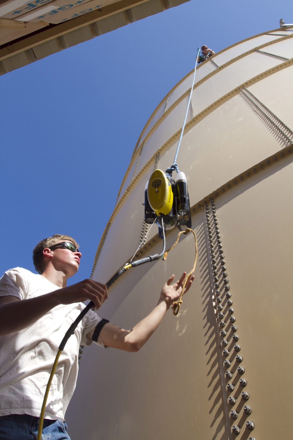 Robotic inspection of water tanks