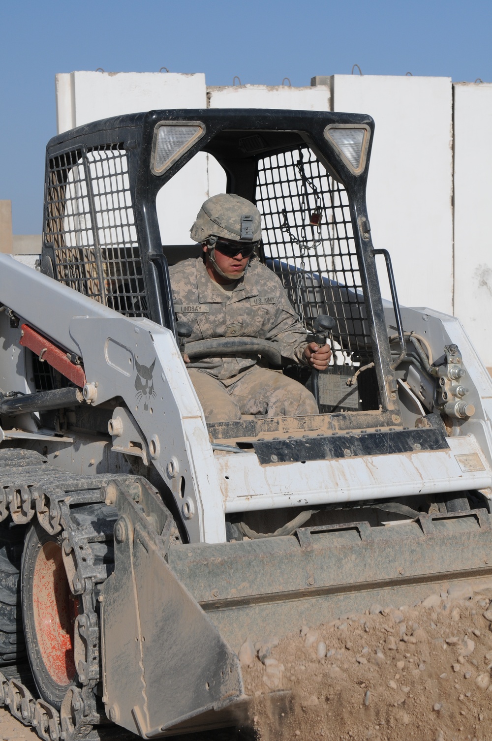 Army engineers assist ISF with security checkpoint improvements