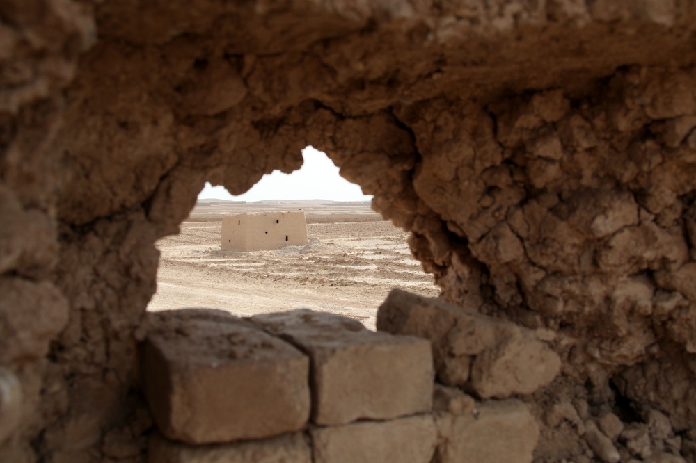 Engineers fortify a Musa Qal'eh outpost
