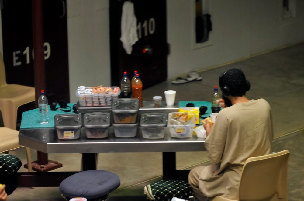 Detainees eat Breakfast in Camp 6