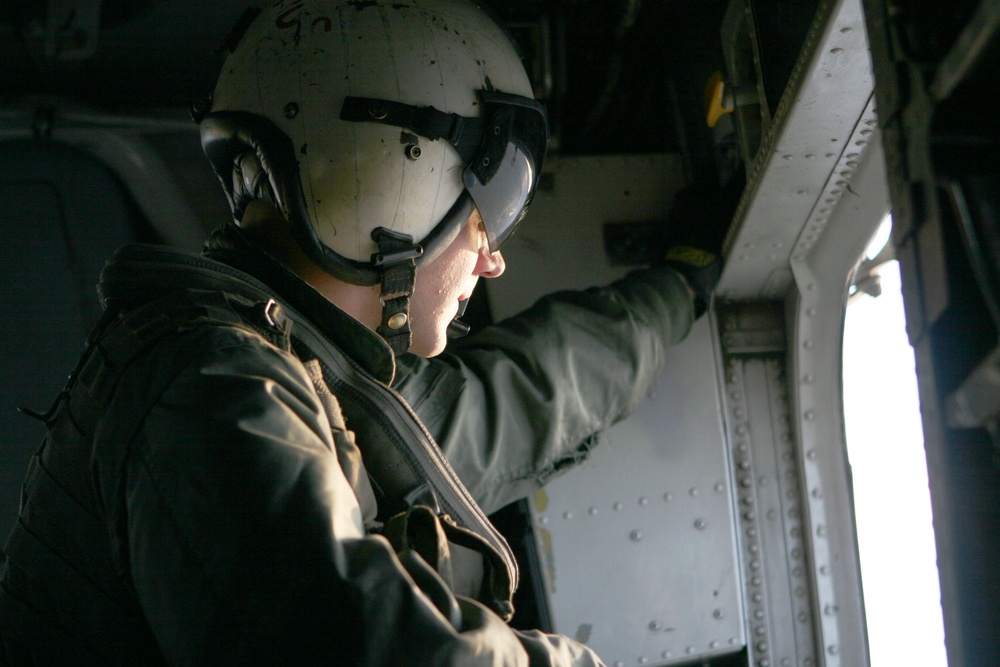 Super Stallion crew chiefs carry the load