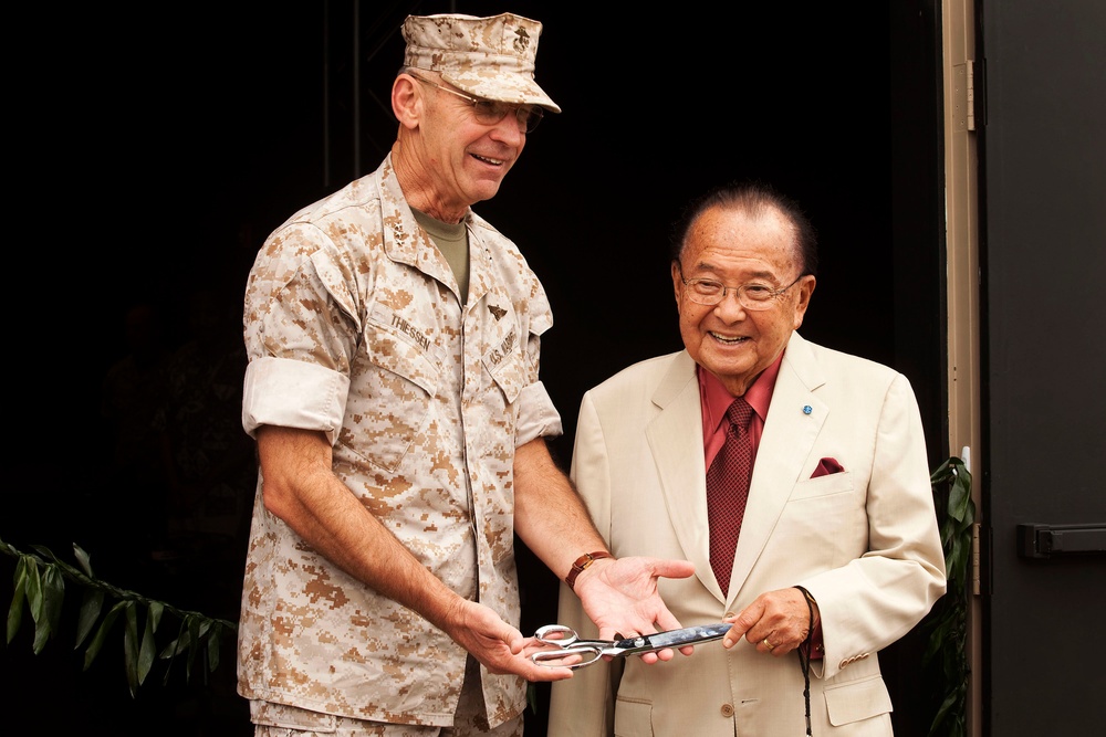 Senator, Medal of Honor recipient cuts ribbon at new MCB Hawaii training facility