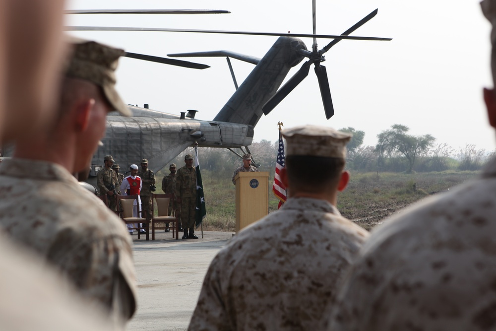 Pakistani, US, WFP Officials Mark End of Marine Corps Flood Mission