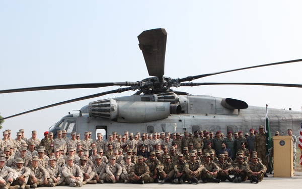 Pakistani, US, WFP Officials Mark End of Marine Corps Flood Mission