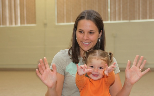 Military children, parents rock out to Kindermusik