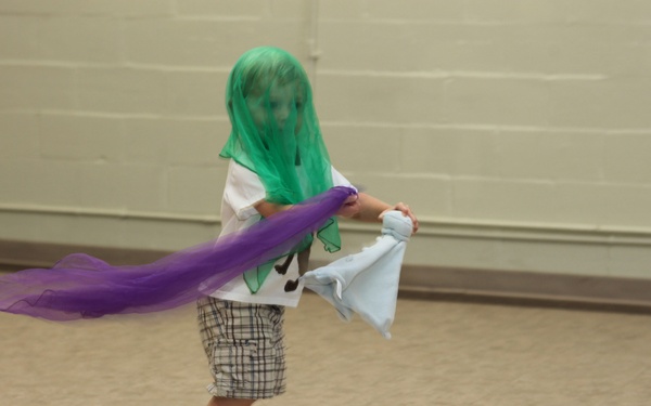 Military children, parents rock out to Kindermusik