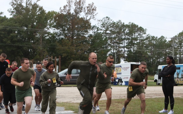 Runners participate in race to honor USMC birthday, Veterans Day
