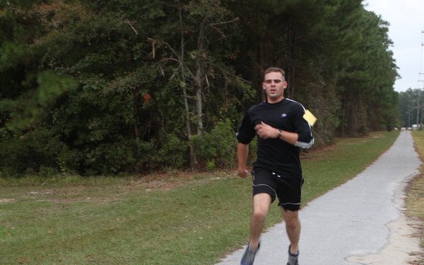 Runners participate in race to honor USMC birthday, Veterans Day