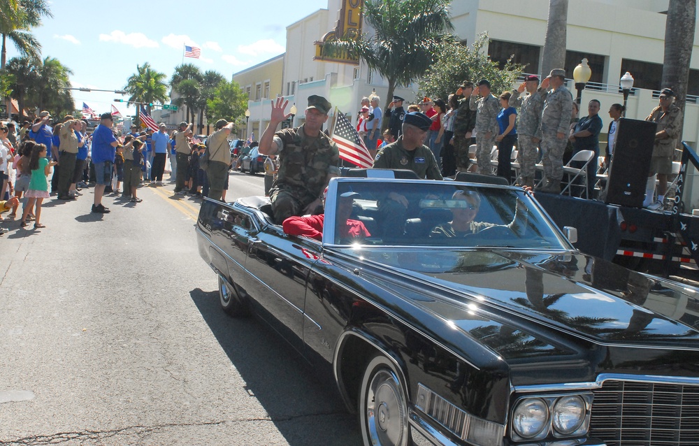 SOCSOUTH and Air Force Reservists particapte in Homestead Veteran's Day parade