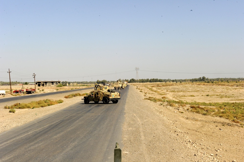 Iraqi Army Soldiers Conduct A Route Clearance