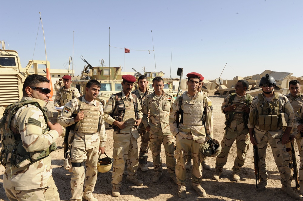 DVIDS - Images - Iraqi Army Soldiers Conduct A Route Clearance [Image 4 ...