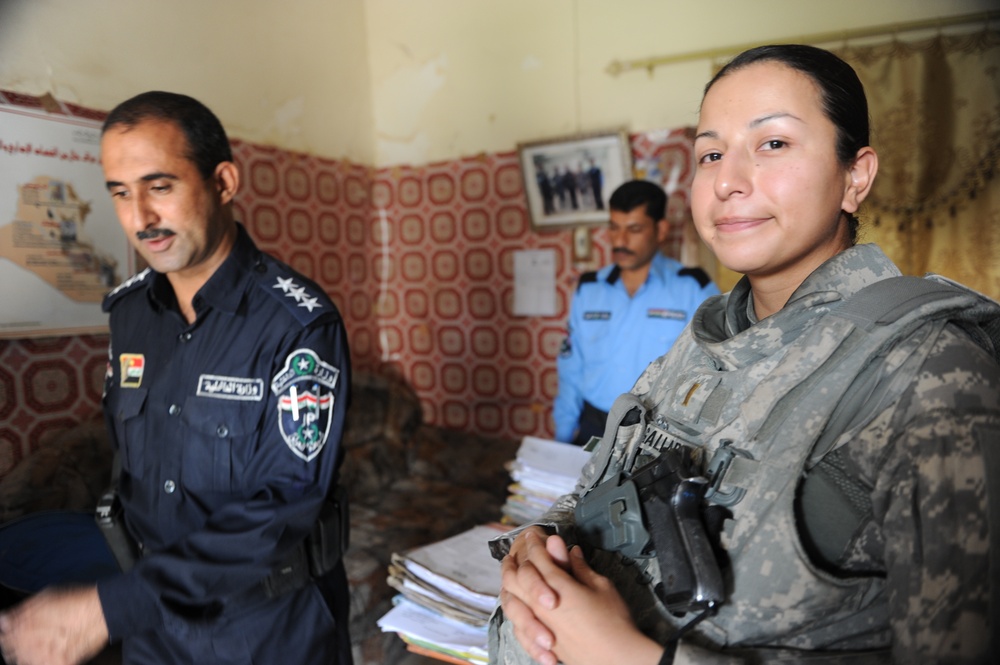 KLE in Al Qurna with Iraqi Police