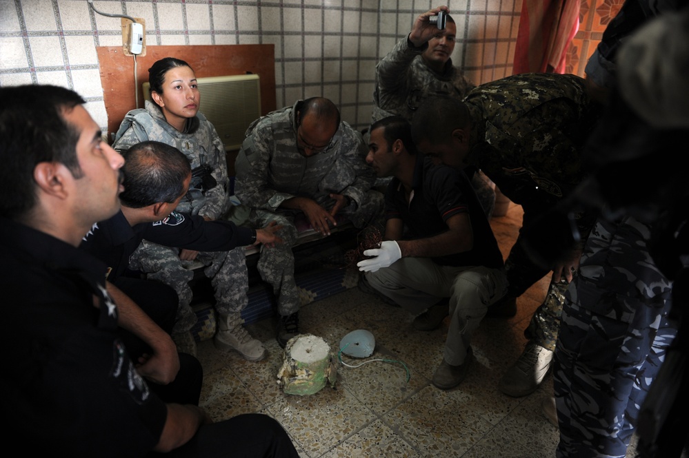KLE in Al Qurna with Iraqi Police