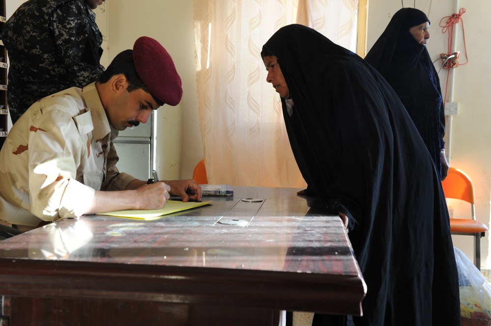 Family Visit Day at Iraqi Detention Facility