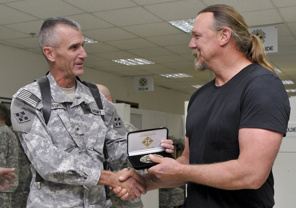 Trace Adkins entertains COB Speicher
