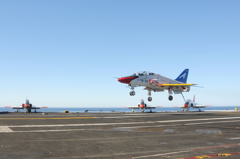 Training aircraft make carrier landings