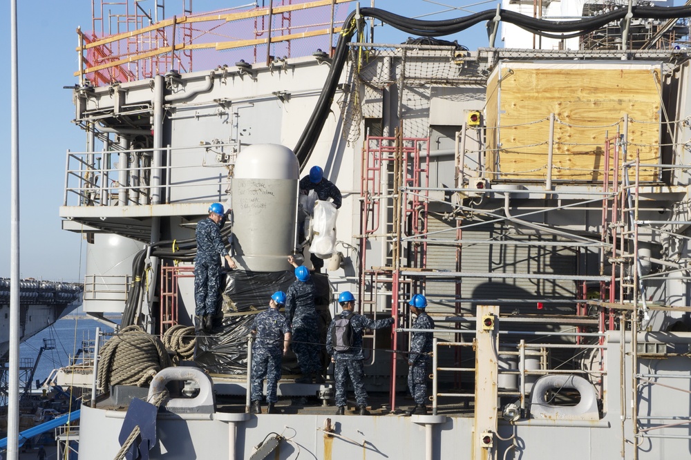 Sailor prepare to sandblast