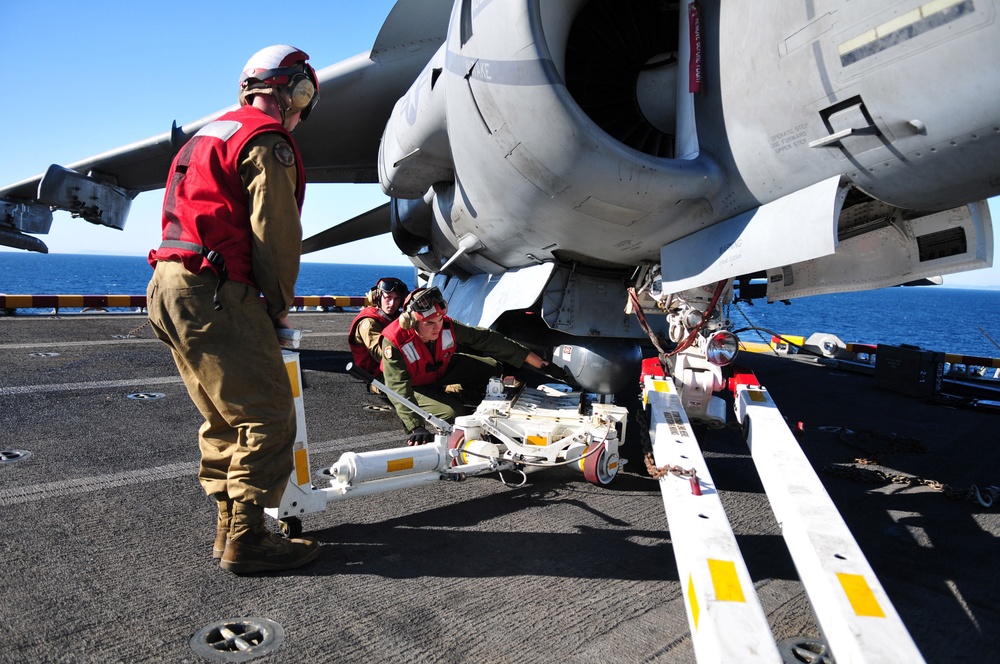 DVIDS - Images - USS Boxer flight operations [Image 2 of 3]