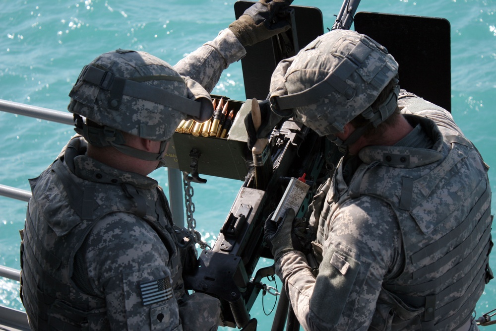 Maryland Reserve Soldiers, MESRON-9 Sailors test sea legs in joint-service water range