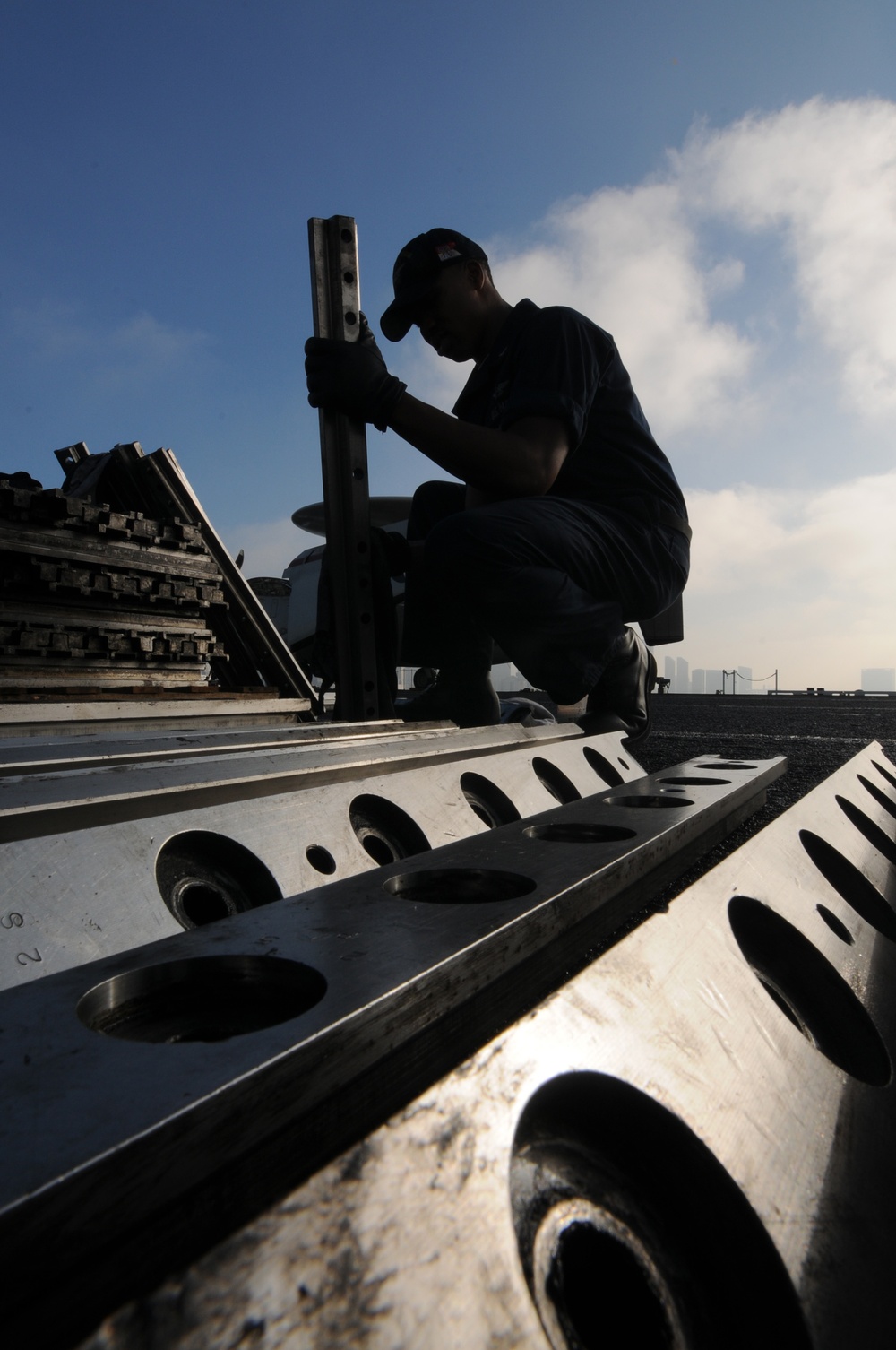 Sailors maintain USS Ronald Reagan