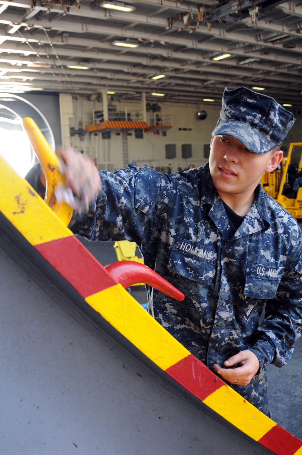 Sailors maintain USS Ronald Reagan