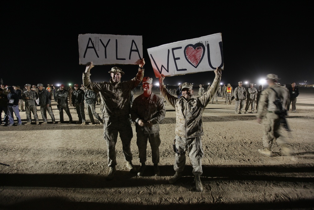Country Music singer visits Camp Leatherneck