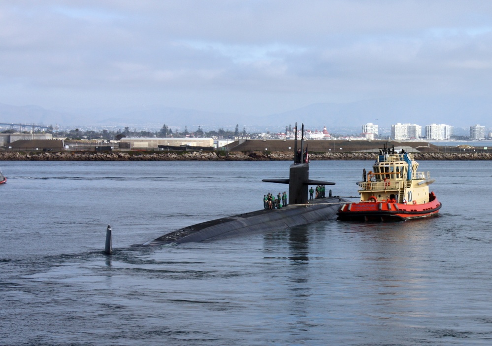 USS San Francisco gets underway