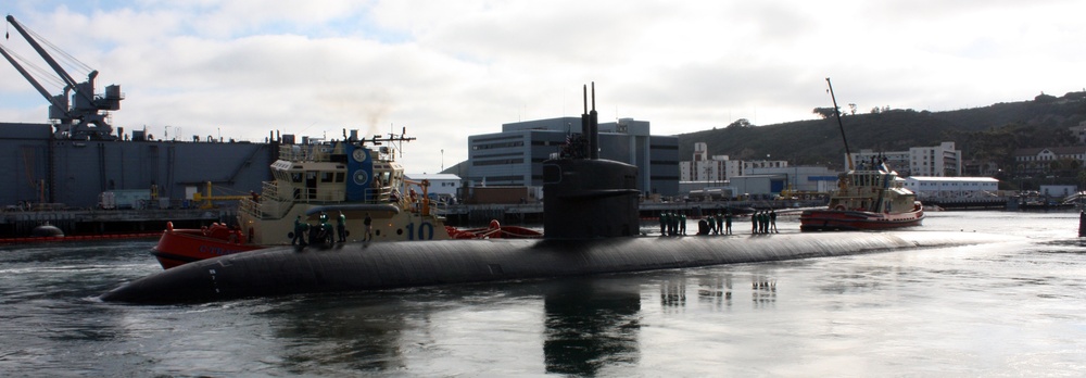 USS San Francisco gets underway